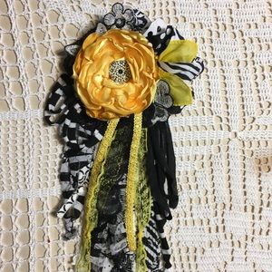Beautiful flower pin.  Custom order💛🖤reserved!